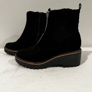 Black wedge boots 6.5